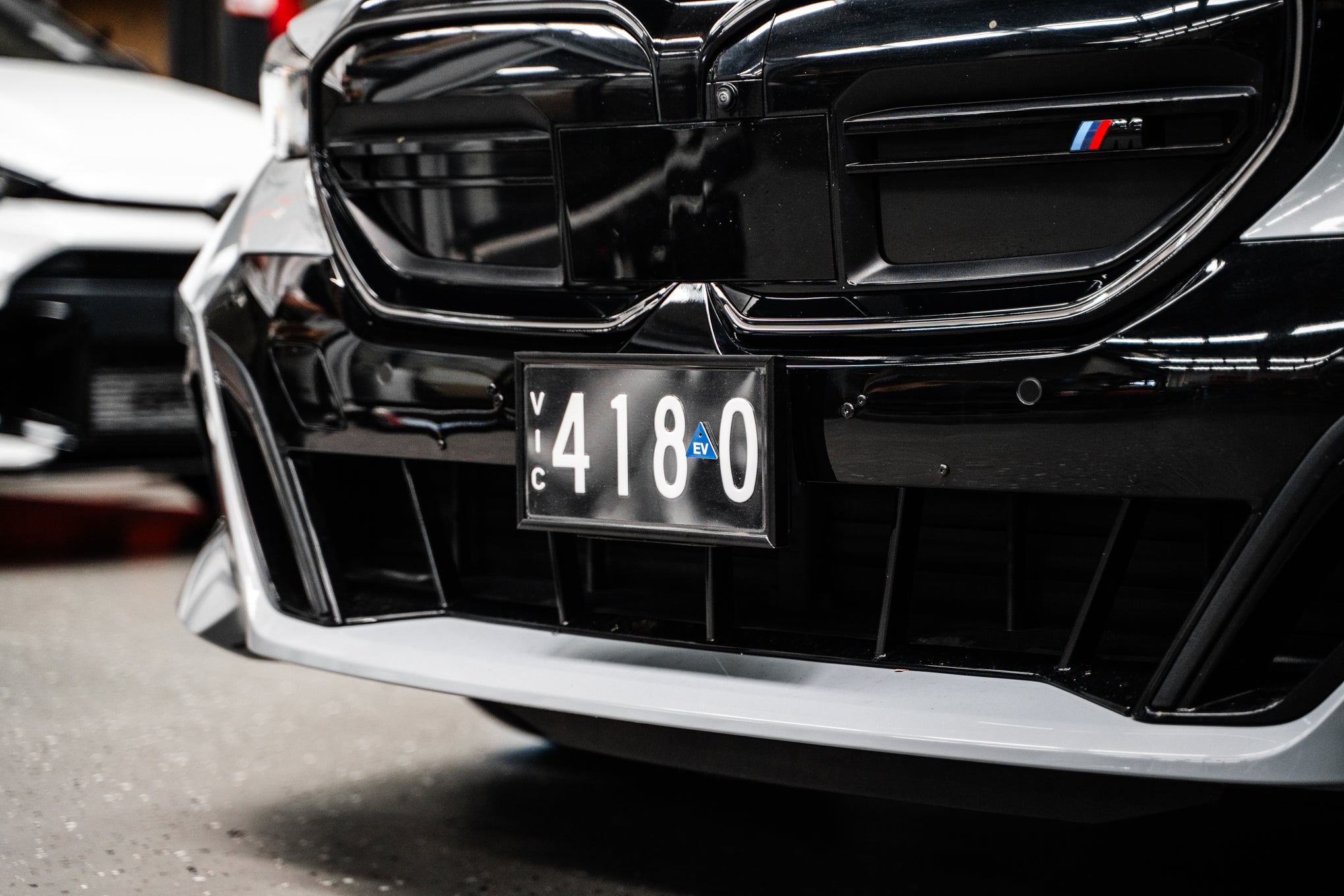 BMW G6X i5 2023-Current - OEM Plinth Delete Kit (FRONT)