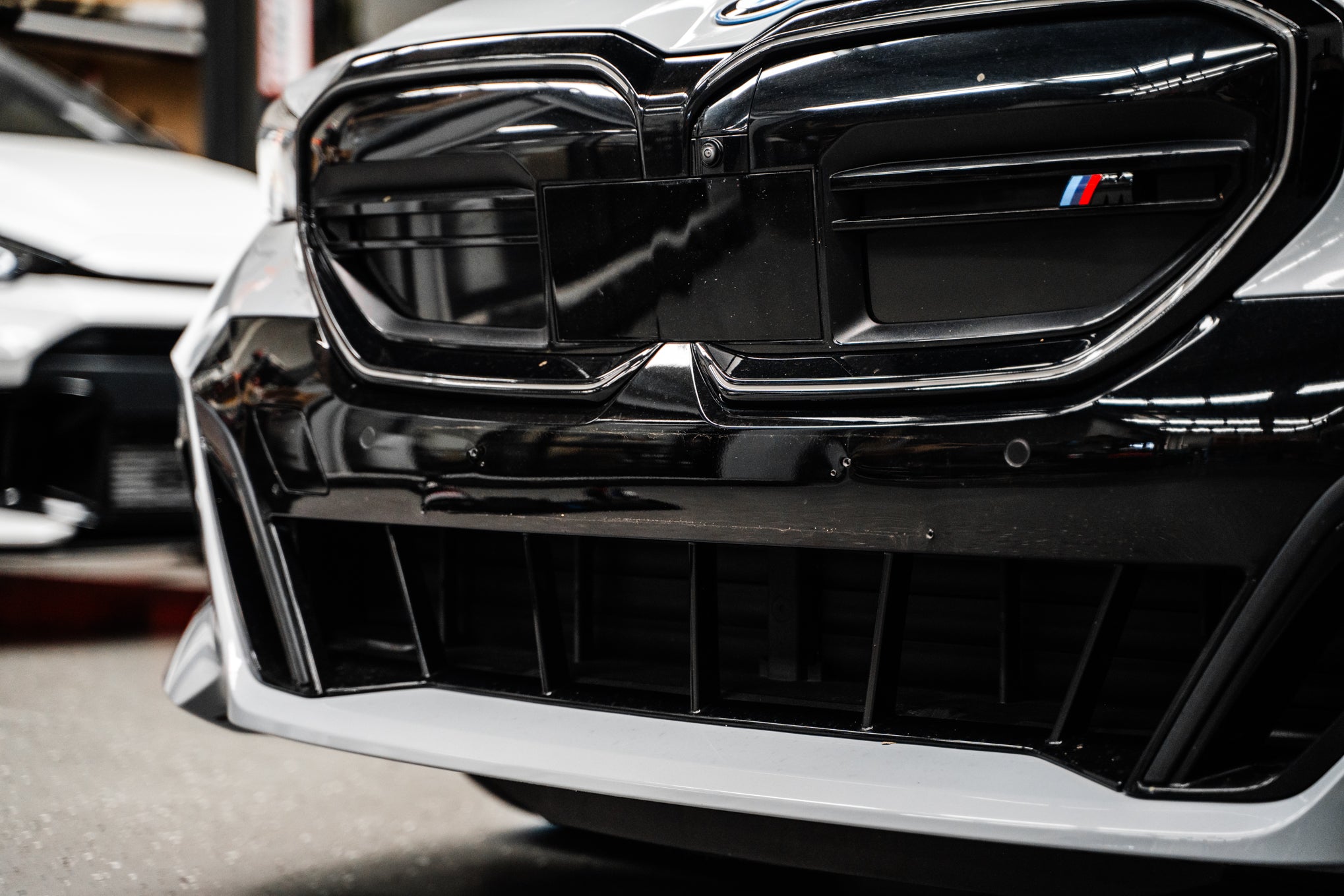 BMW G6X i5 2023-Current - OEM Plinth Delete Kit (FRONT)