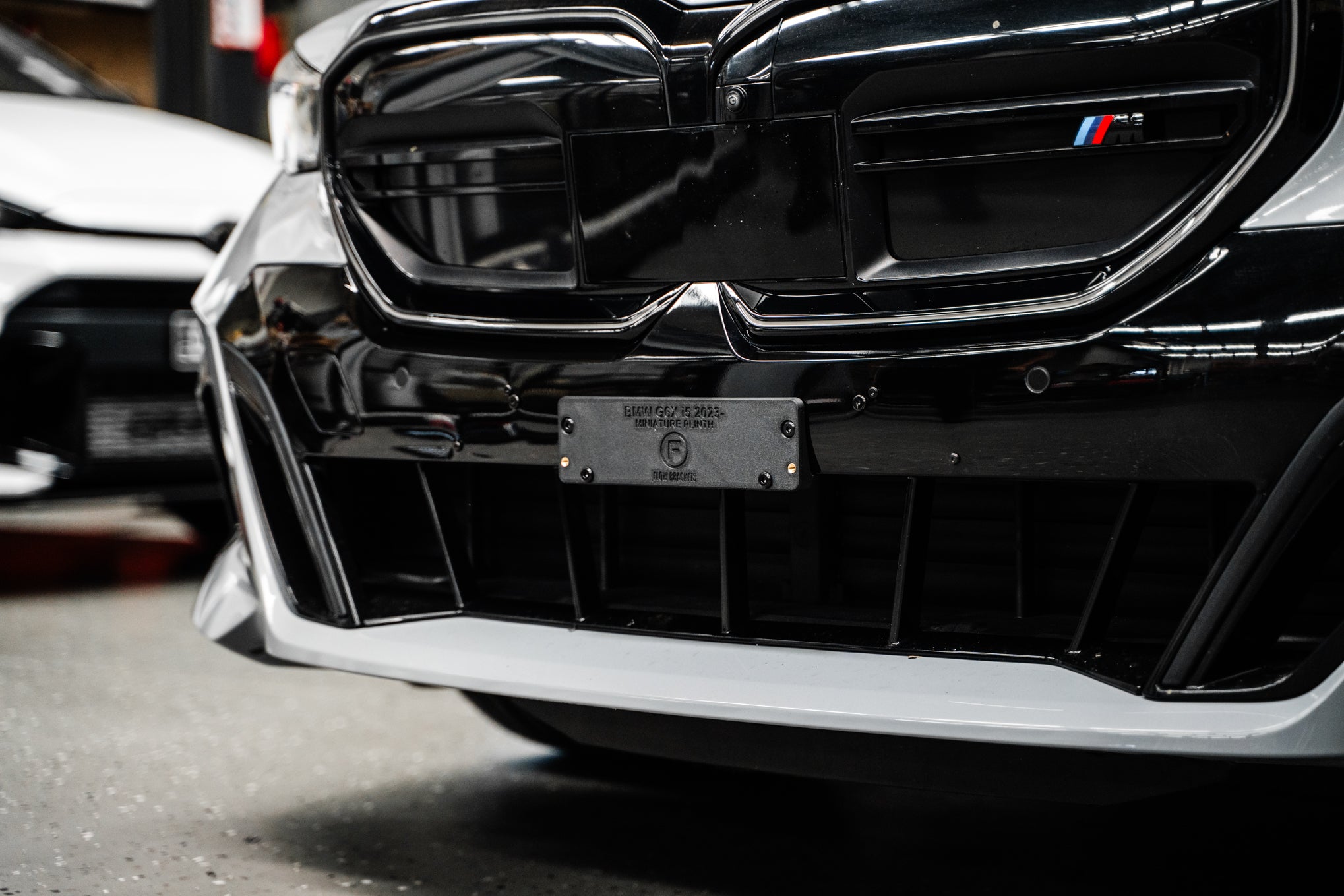 BMW G6X i5 2023-Current - OEM Plinth Delete Kit (FRONT)